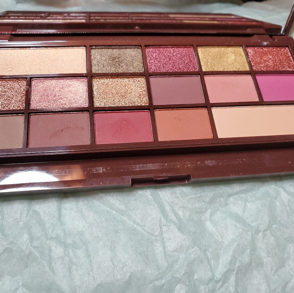 Makeup revolution rose gold chocolate palette